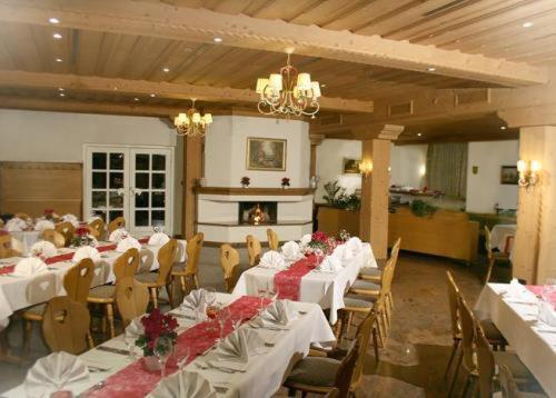 Hotel & Restaurant Lamm Мосбах Экстерьер фото