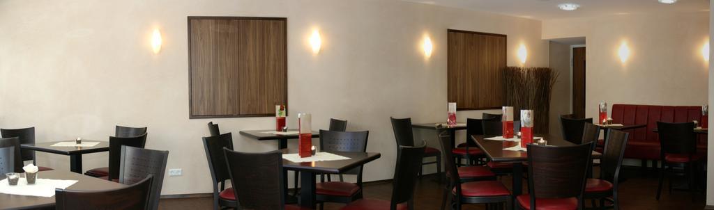 Hotel & Restaurant Lamm Мосбах Экстерьер фото