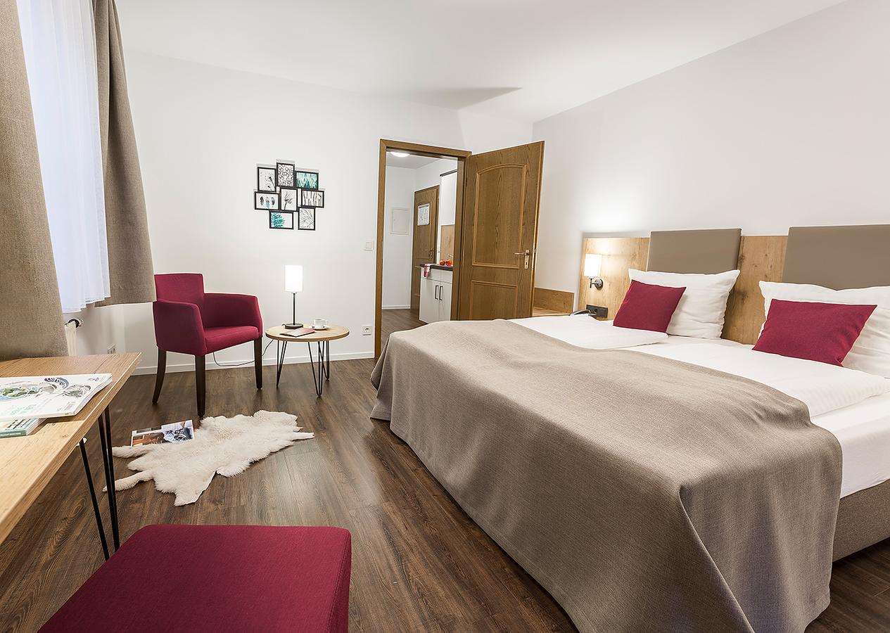 Hotel & Restaurant Lamm Мосбах Экстерьер фото