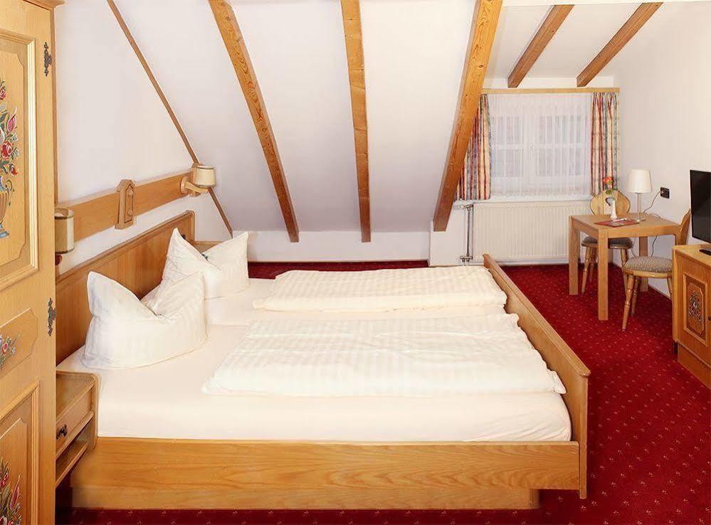 Hotel & Restaurant Lamm Мосбах Экстерьер фото