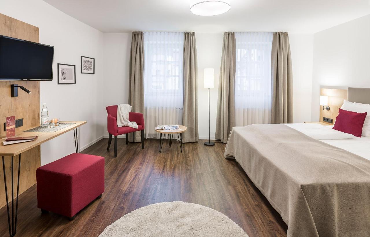 Hotel & Restaurant Lamm Мосбах Экстерьер фото
