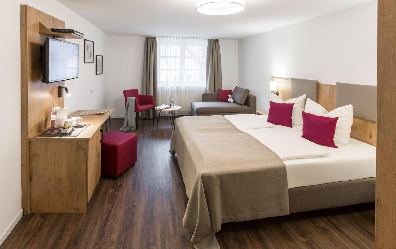 Hotel & Restaurant Lamm Мосбах Экстерьер фото