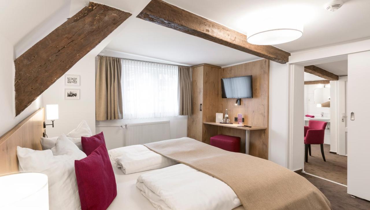 Hotel & Restaurant Lamm Мосбах Экстерьер фото