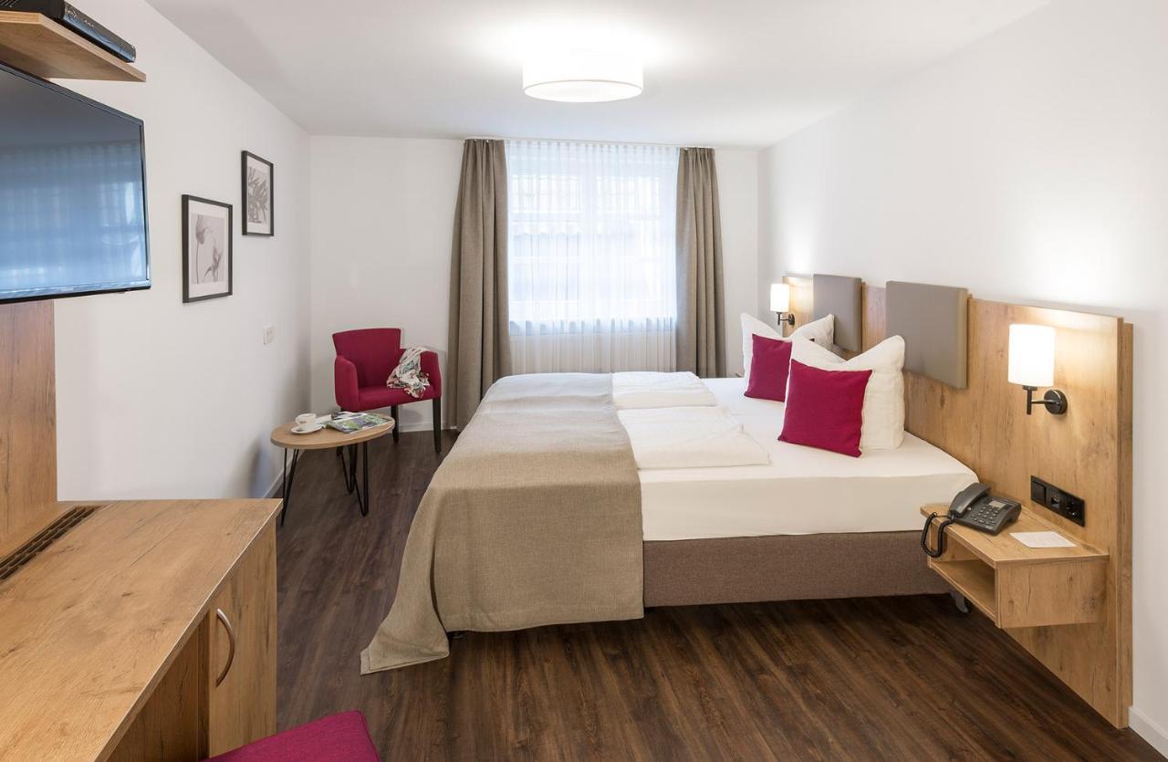 Hotel & Restaurant Lamm Мосбах Экстерьер фото