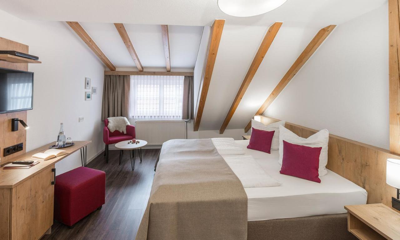 Hotel & Restaurant Lamm Мосбах Экстерьер фото