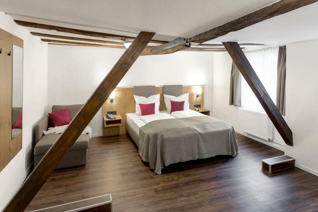 Hotel & Restaurant Lamm Мосбах Экстерьер фото